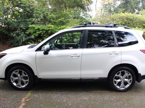 Used 2018 Subaru Forester 2.5i Touring AWD/4WD image 14