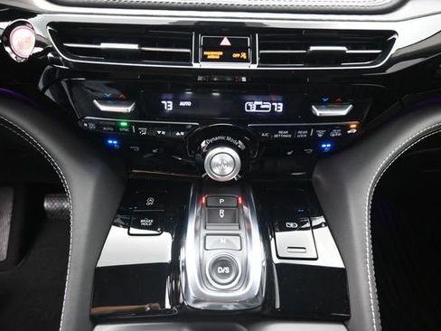 Used 2024 Acura MDX SH-AWD w/ Advance Package image 3