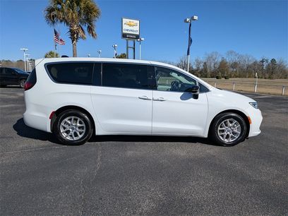 Used 2024 Chrysler Pacifica Touring-L