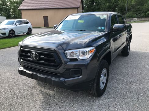 Certified 2023 Toyota Tacoma SR AWD/4WD image 4