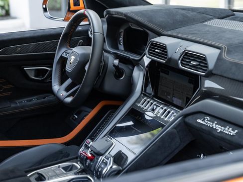Used 2023 Lamborghini Urus Performante image 48