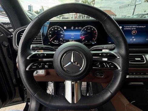 Used 2025 Mercedes-Benz GLS 450 4MATIC image 21