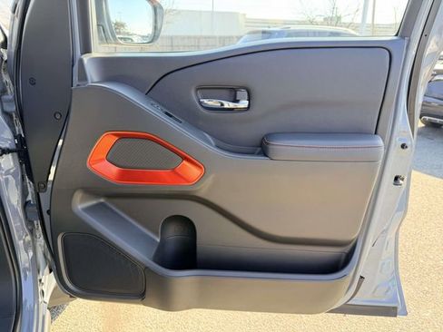 Used 2023 Nissan Frontier PRO-4X w/ Technology Package image 8