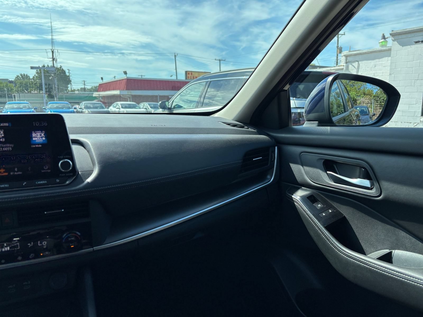 Used 2025 Nissan Rogue SV FWD image 36