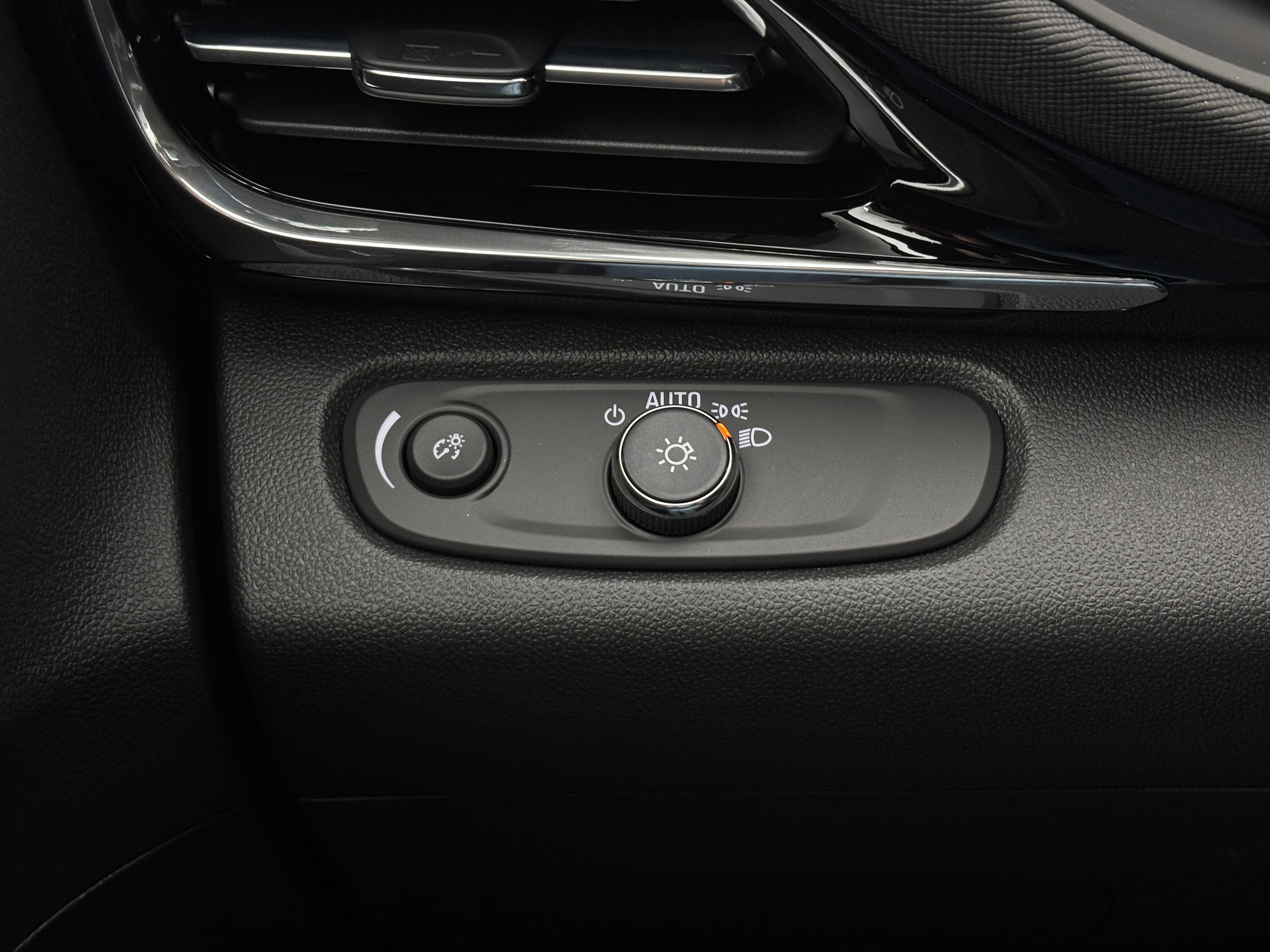 New 2026 Buick Envista Sport Touring w/ Convenience I Package FWD image 20