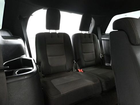 Used 2017 Ford Explorer XLT AWD/4WD image 40