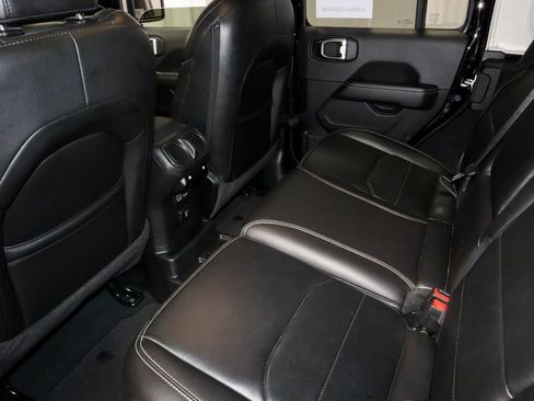 Used 2023 Jeep Wrangler Unlimited Sahara w/ Cold Weather Group AWD/4WD image 22