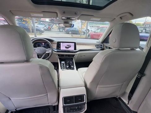 Used 2024 Volkswagen Atlas SE w/ Panoramic Sunroof Package image 23