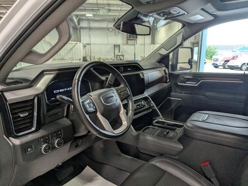 Used 2025 GMC Sierra 3500 Denali AWD/4WD image 17