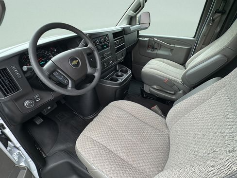 Used 2025 Chevrolet Express 3500 LT w/ LT Preferred Equipment Group RWD image 13