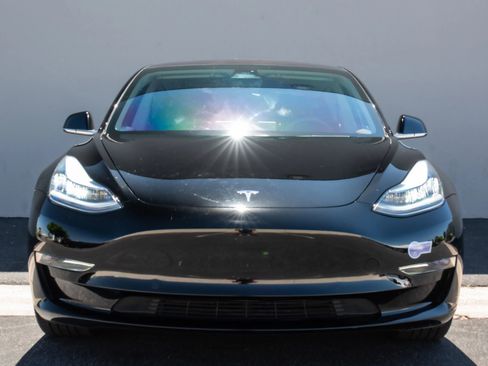 Used 2018 Tesla Model 3 Long Range image 3