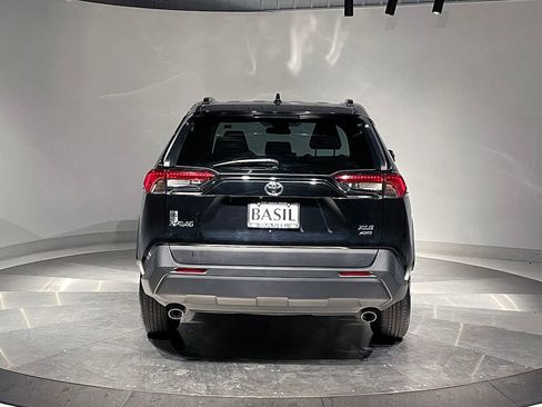 Used 2019 Toyota RAV4 XLE image 12