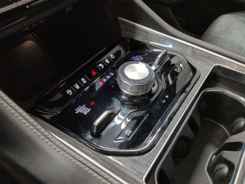 Used 2022 Jeep Wagoneer Series III w/ Premium Group I image 35