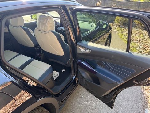 New 2025 Volkswagen ID.4 Pro S Plus image 14