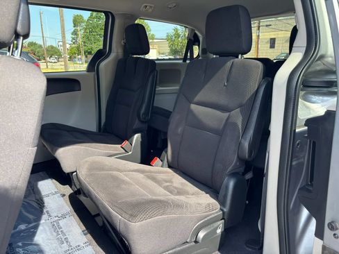 Used 2018 Dodge Grand Caravan SE w/ UConnect Hands-Free Group FWD image 44
