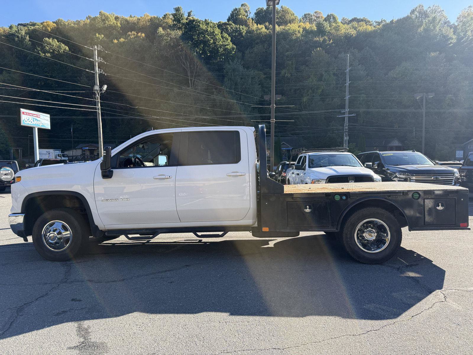 Used 2024 Chevrolet Silverado 3500 LT AWD/4WD image 2