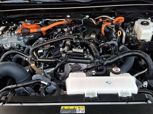 Used 2025 Toyota Tacoma TRD Sport AWD/4WD image 28