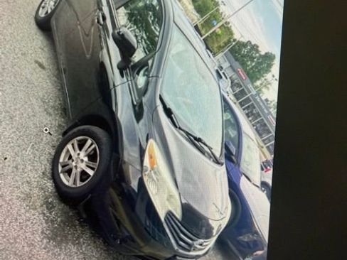 Used 2014 Nissan Versa Note SV w/ Sport Value Package image 2