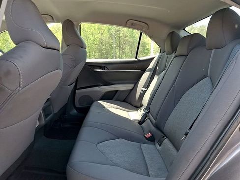 Used 2022 Toyota Camry LE image 10