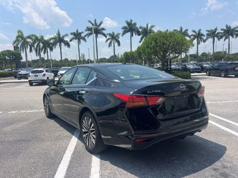 Used 2023 Nissan Altima 2.5 SV FWD image 12