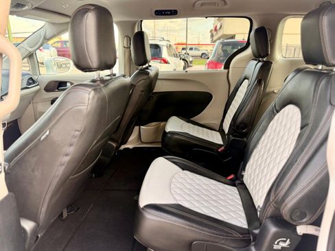 Used 2019 Chrysler Pacifica Touring Plus w/ Advanced Safetytec Group FWD image 6