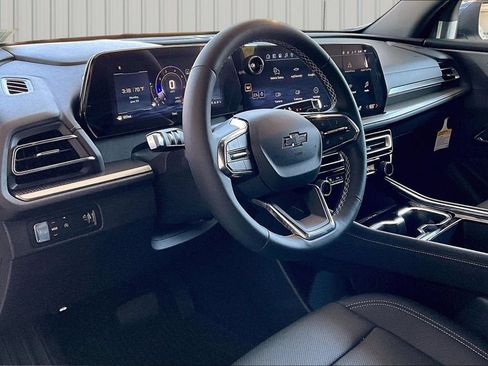 New 2026 Chevrolet Traverse LT w/ Driver Confidence Package FWD image 3