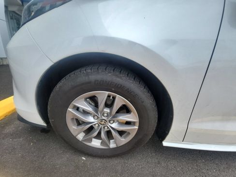 Used 2023 Toyota Sienna XLE w/ XLE Plus Package AWD/4WD image 6