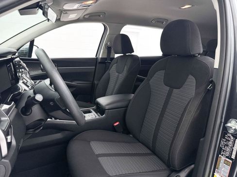 Used 2023 Kia Sorento LX FWD image 19