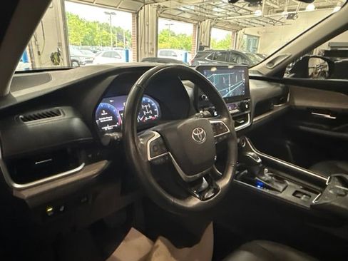 Used 2025 Toyota Grand Highlander AWD image 27