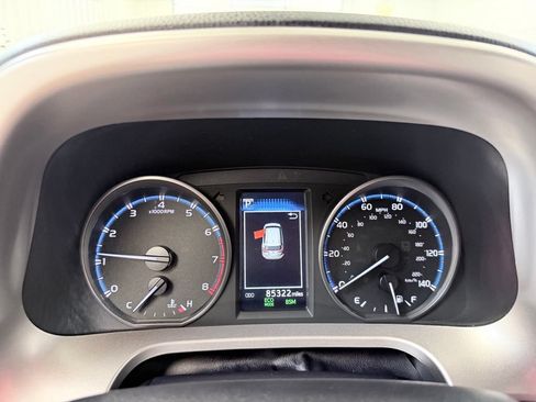Used 2018 Toyota RAV4 XLE FWD image 35
