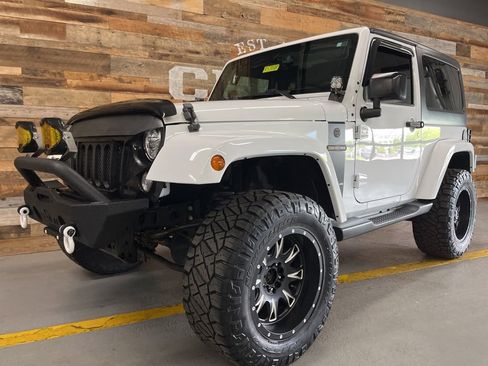 Used 2017 Jeep Wrangler Sport AWD/4WD image 13