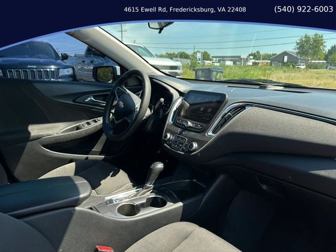 Used 2019 Chevrolet Malibu LT FWD image 15