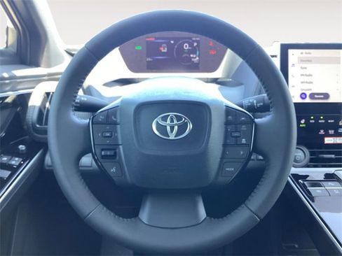 Used 2025 Toyota bZ4X FWD image 12