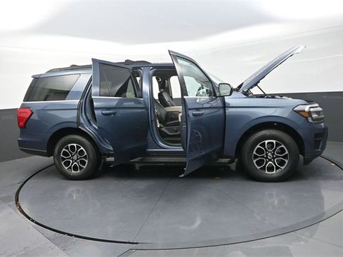 Used 2022 Ford Expedition XLT image 42