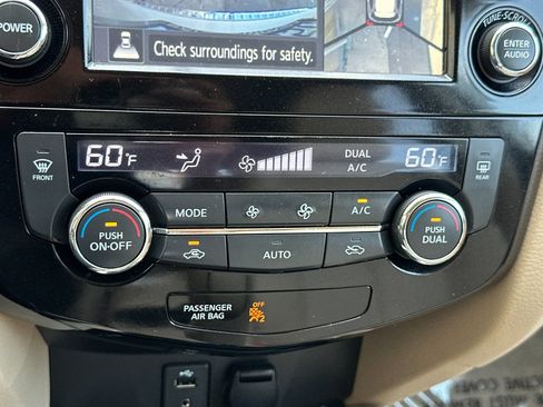 Used 2015 Nissan Rogue SL AWD/4WD image 24