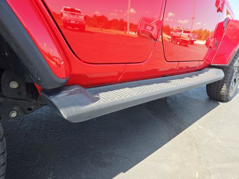 Used 2025 Jeep Wrangler Unlimited Sahara AWD/4WD image 19