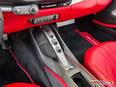 Used 2018 Ferrari 812 Superfast RWD image 17
