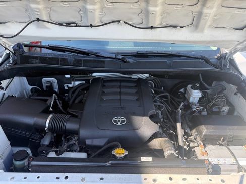 Used 2017 Toyota Tundra SR w/ Preferred Accessory Package AWD/4WD image 13