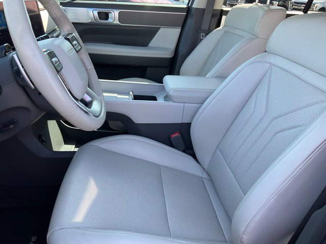 Used 2025 Hyundai Santa Fe SEL FWD image 5