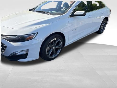 Used 2024 Chevrolet Malibu LT FWD image 2