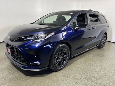 New 2026 Toyota Sienna XSE FWD image 7