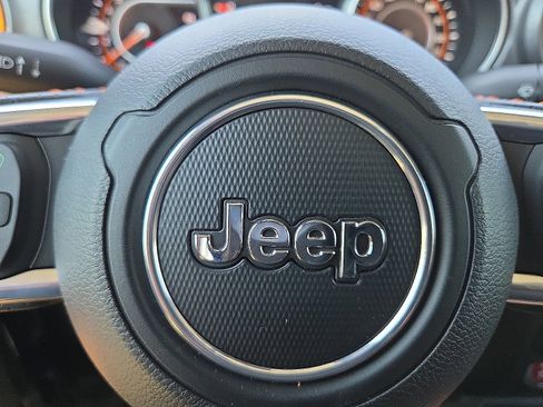 Used 2023 Jeep Gladiator Mojave image 18