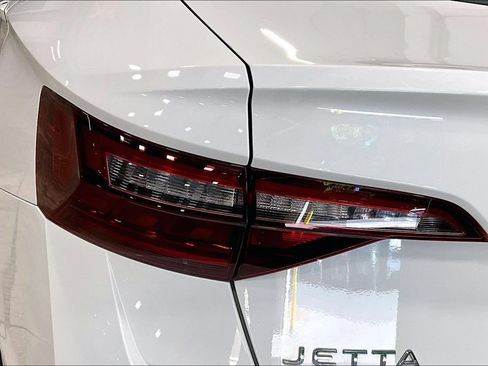 Used 2024 Volkswagen Jetta SE w/ Panoramic Sunroof Package FWD image 22