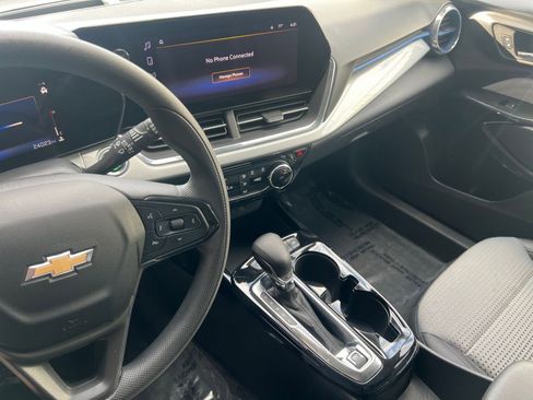 Used 2025 Chevrolet Trax LT FWD image 20
