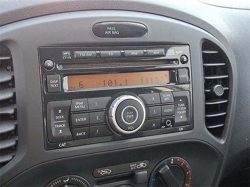 Used 2014 Nissan Juke S image 17