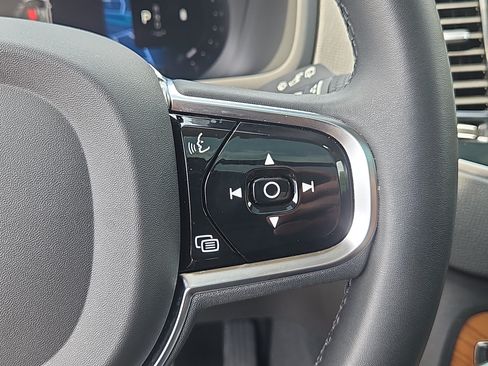 Used 2023 Volvo XC90 B6 Plus AWD/4WD image 21