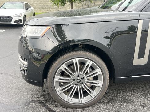 Used 2024 Land Rover Range Rover Long Wheelbase SE AWD/4WD image 12