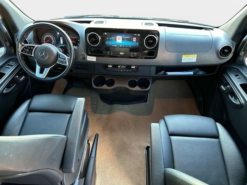Used 2020 Mercedes-Benz Sprinter 2500 image 14