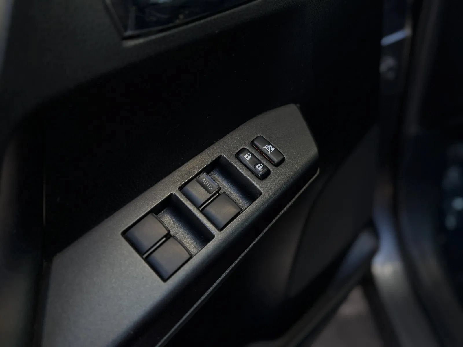 Used 2018 Toyota RAV4 XLE AWD/4WD image 24