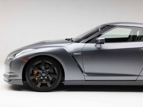 Used 2010 Nissan GT-R Premium AWD/4WD image 21